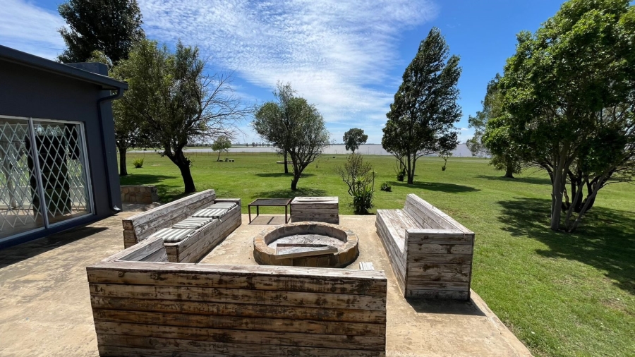 5 Bedroom Property for Sale in Oranjeville Free State